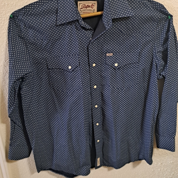XL Men's Shirt. Long Sleeves. It's new. with buttons on the front and very elega - Picture 6 of 6